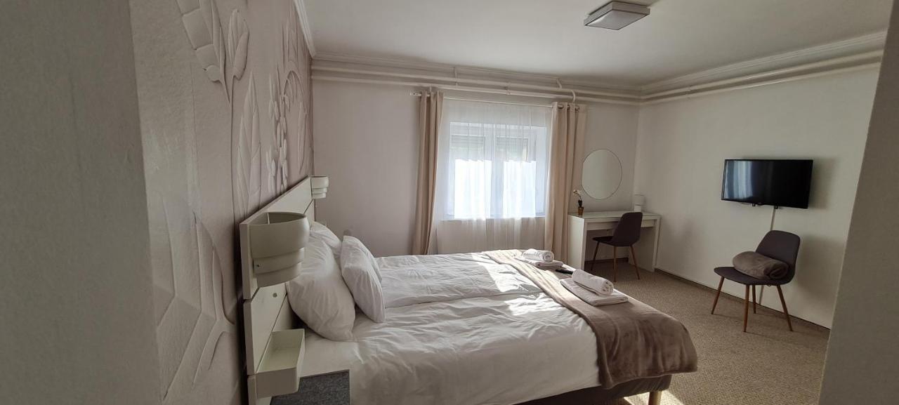 Lugas Apartman Miskolctapolca 2 Haloszoba Dezsa Es Jakuzzi Koezel A Barlangfuerdohoez Εξωτερικό φωτογραφία