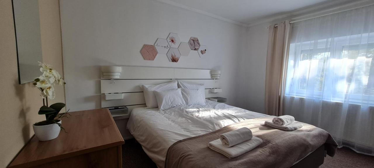 Lugas Apartman Miskolctapolca 2 Haloszoba Dezsa Es Jakuzzi Koezel A Barlangfuerdohoez Εξωτερικό φωτογραφία