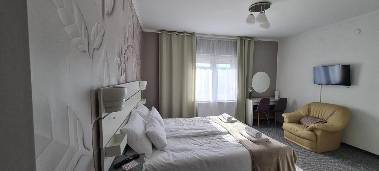 Lugas Apartman Miskolctapolca 2 Haloszoba Dezsa Es Jakuzzi Koezel A Barlangfuerdohoez Εξωτερικό φωτογραφία