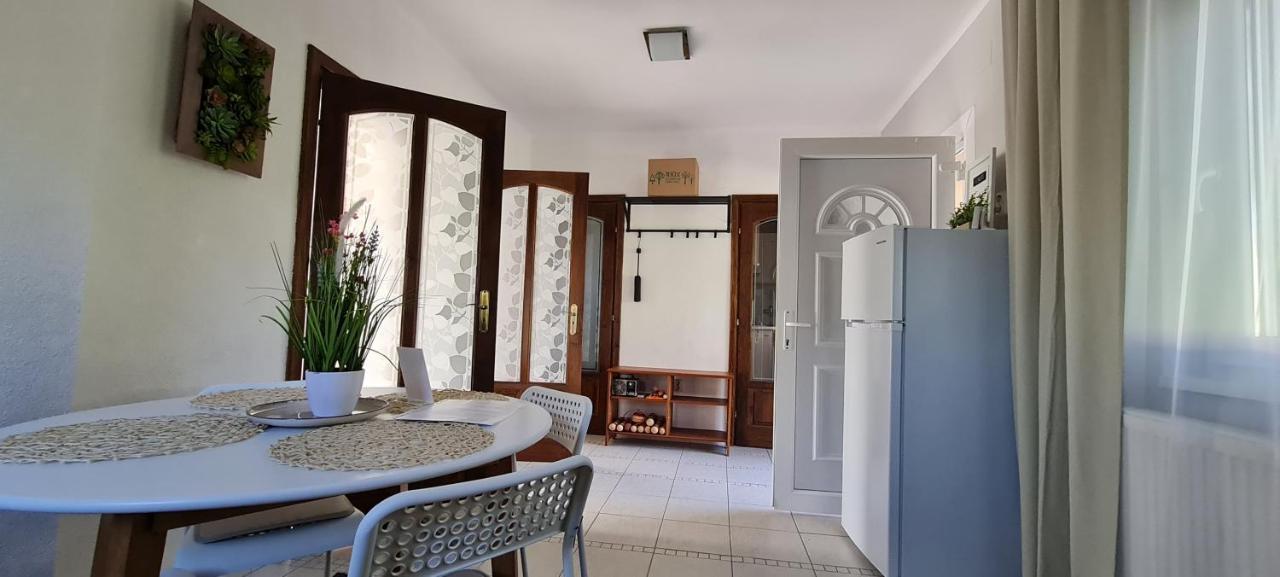 Lugas Apartman Miskolctapolca 2 Haloszoba Dezsa Es Jakuzzi Koezel A Barlangfuerdohoez Εξωτερικό φωτογραφία
