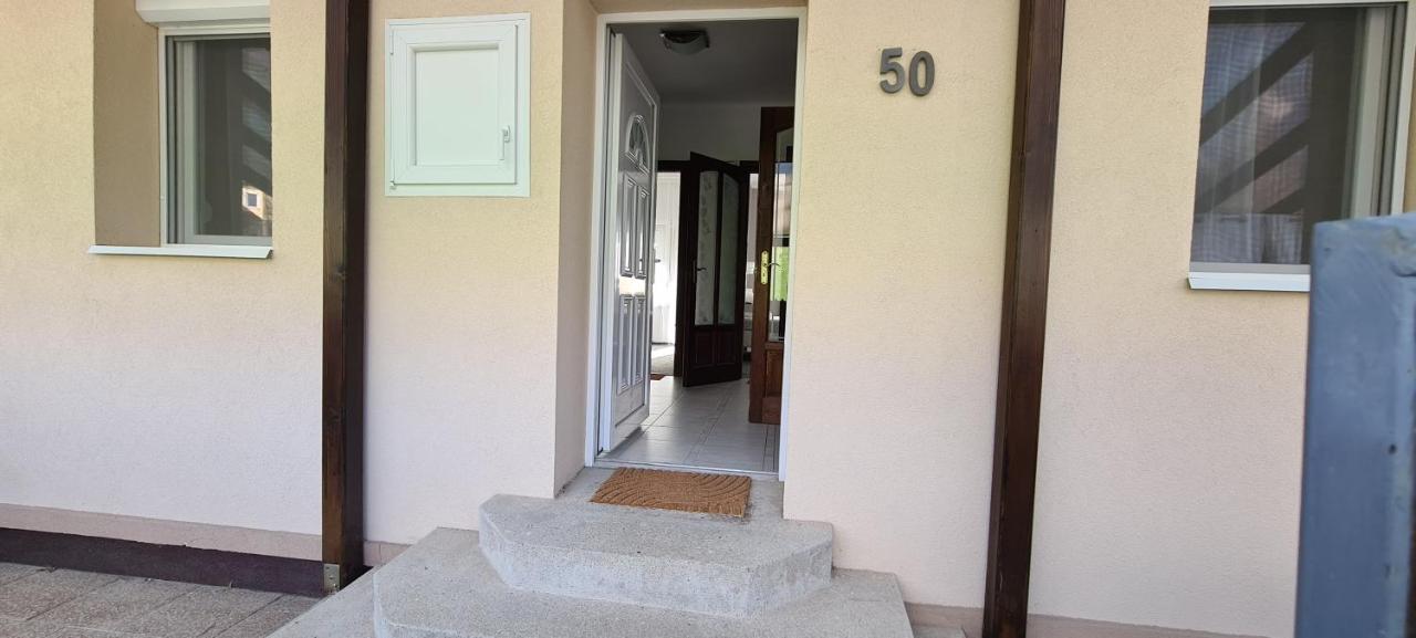Lugas Apartman Miskolctapolca 2 Haloszoba Dezsa Es Jakuzzi Koezel A Barlangfuerdohoez Εξωτερικό φωτογραφία