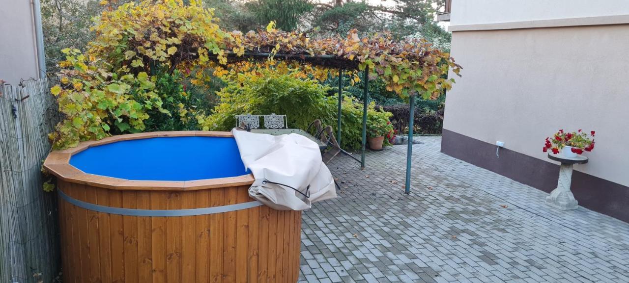 Lugas Apartman Miskolctapolca 2 Haloszoba Dezsa Es Jakuzzi Koezel A Barlangfuerdohoez Εξωτερικό φωτογραφία