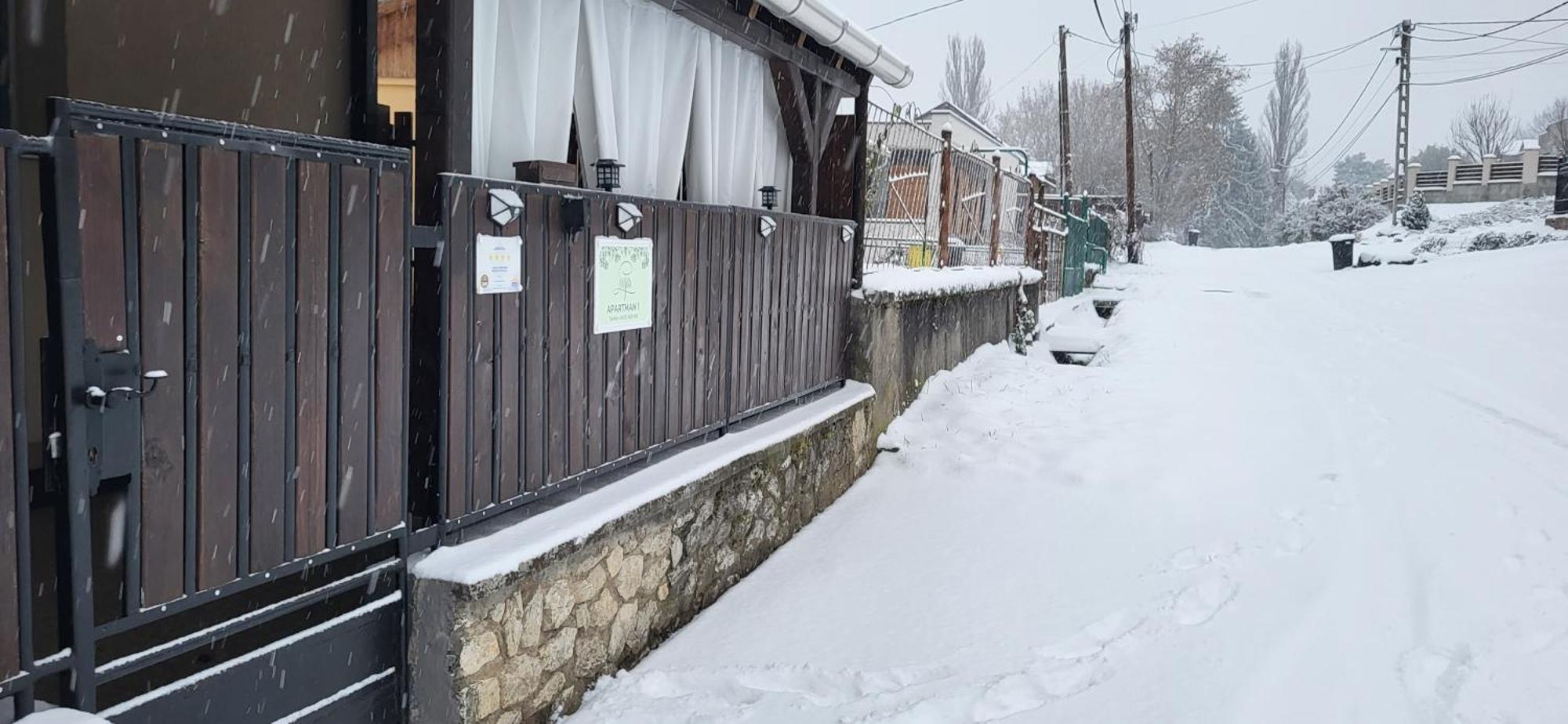 Lugas Apartman Miskolctapolca 2 Haloszoba Dezsa Es Jakuzzi Koezel A Barlangfuerdohoez Εξωτερικό φωτογραφία