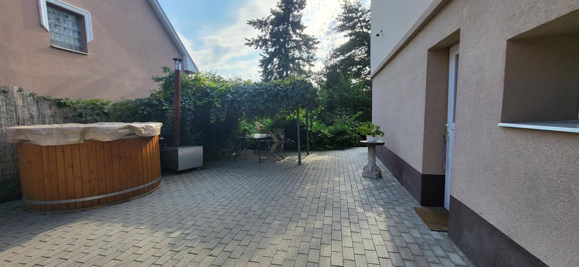 Lugas Apartman Miskolctapolca 2 Haloszoba Dezsa Es Jakuzzi Koezel A Barlangfuerdohoez Εξωτερικό φωτογραφία