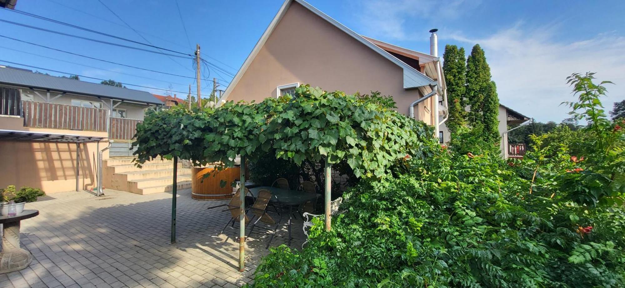 Lugas Apartman Miskolctapolca 2 Haloszoba Dezsa Es Jakuzzi Koezel A Barlangfuerdohoez Εξωτερικό φωτογραφία